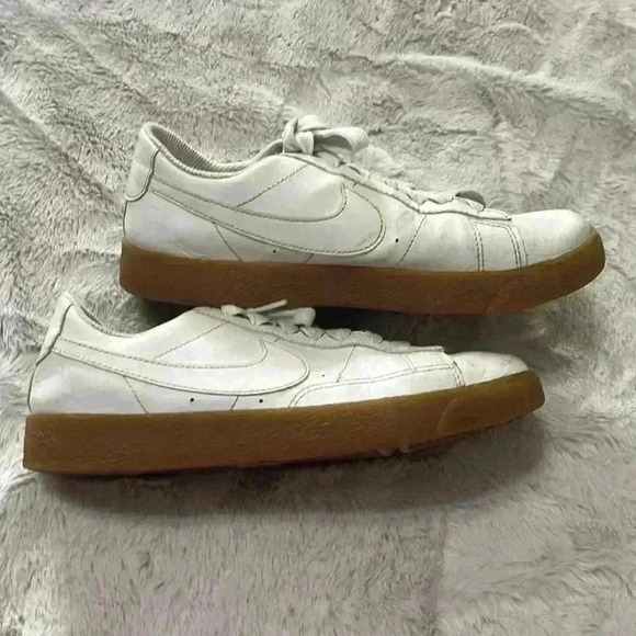 Nike shoes - Picture 2 of 8